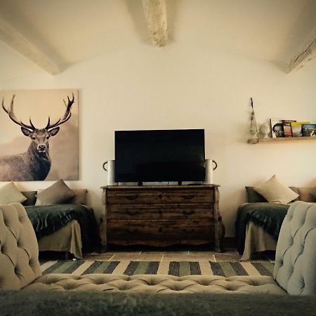 Mas Du Grand Bordes Bed & Breakfast Saint-Laurent-dʼAigouze Exterior foto