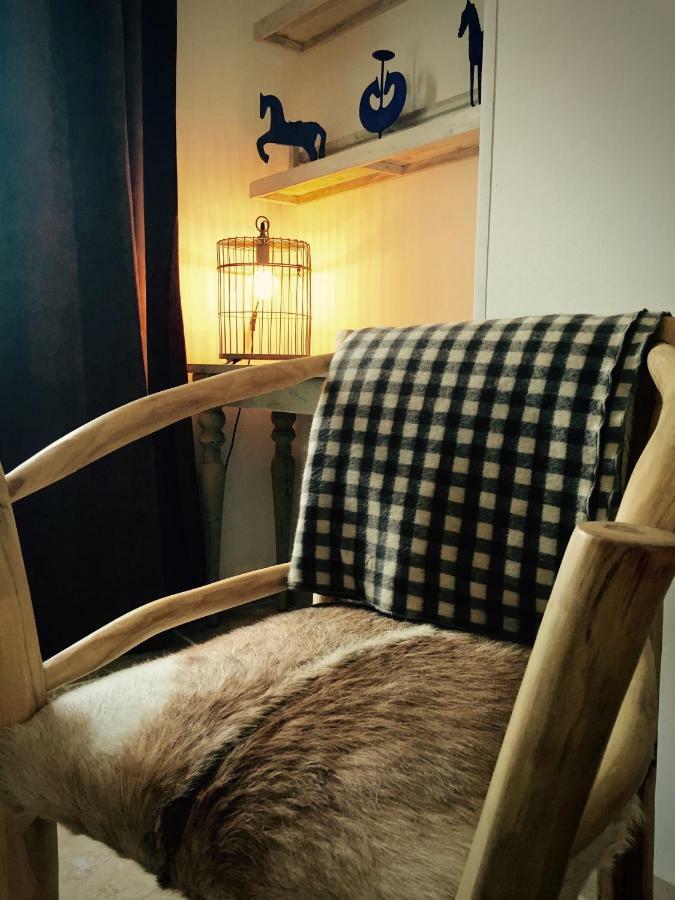 Mas Du Grand Bordes Bed & Breakfast Saint-Laurent-dʼAigouze Exterior foto