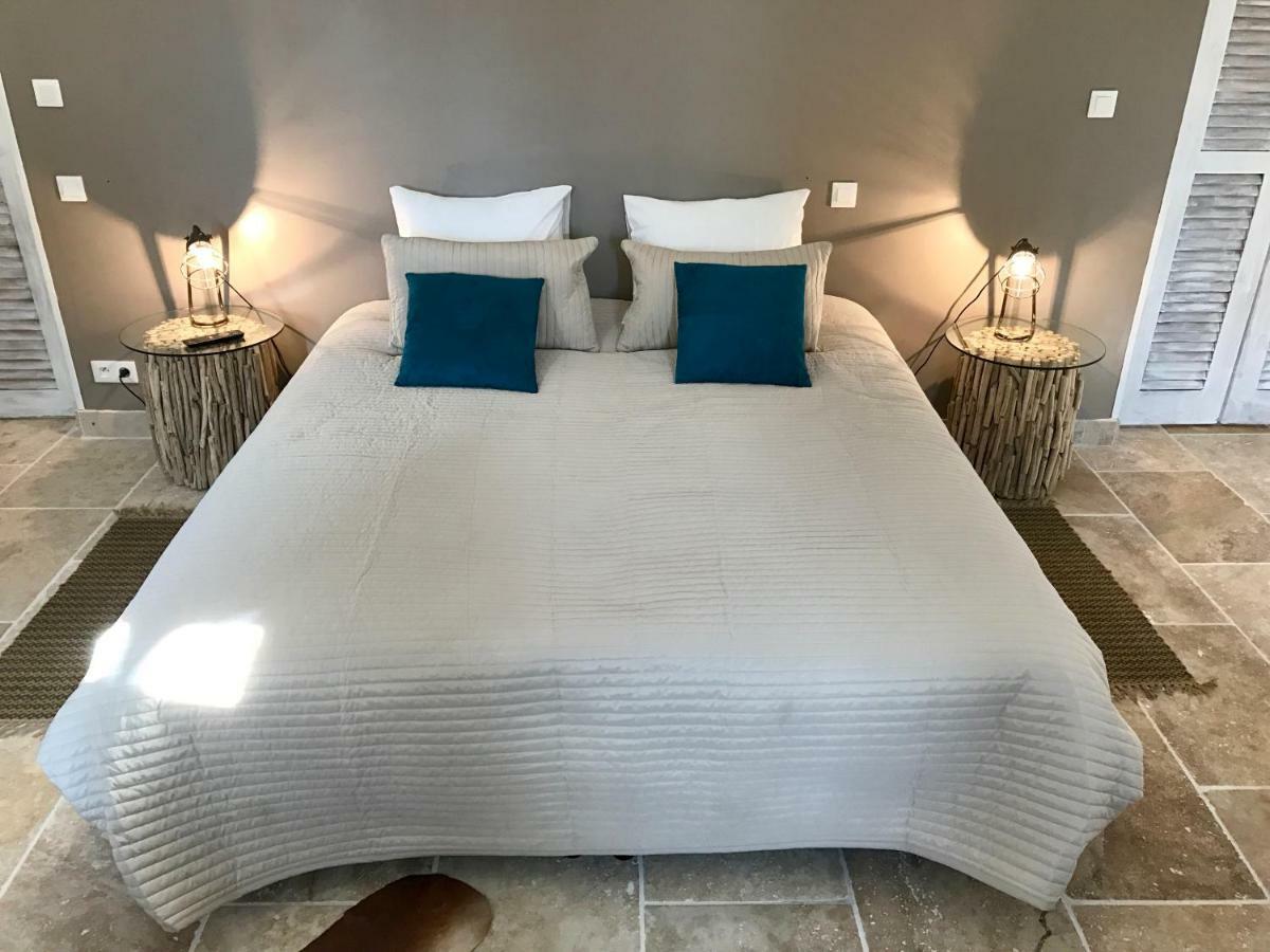 Mas Du Grand Bordes Bed & Breakfast Saint-Laurent-dʼAigouze Exterior foto