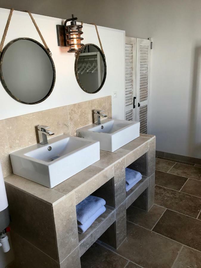 Mas Du Grand Bordes Bed & Breakfast Saint-Laurent-dʼAigouze Exterior foto