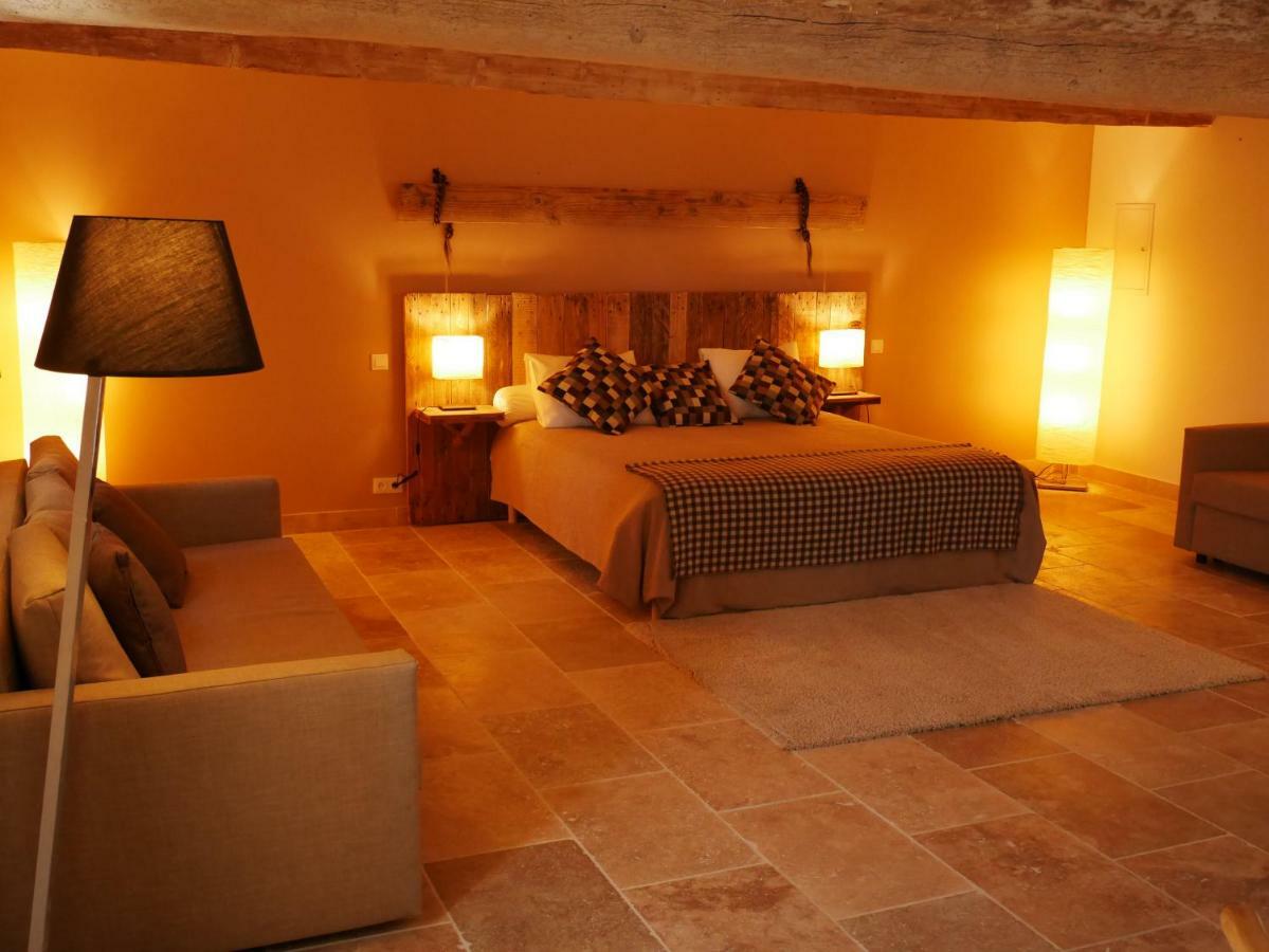 Mas Du Grand Bordes Bed & Breakfast Saint-Laurent-dʼAigouze Exterior foto