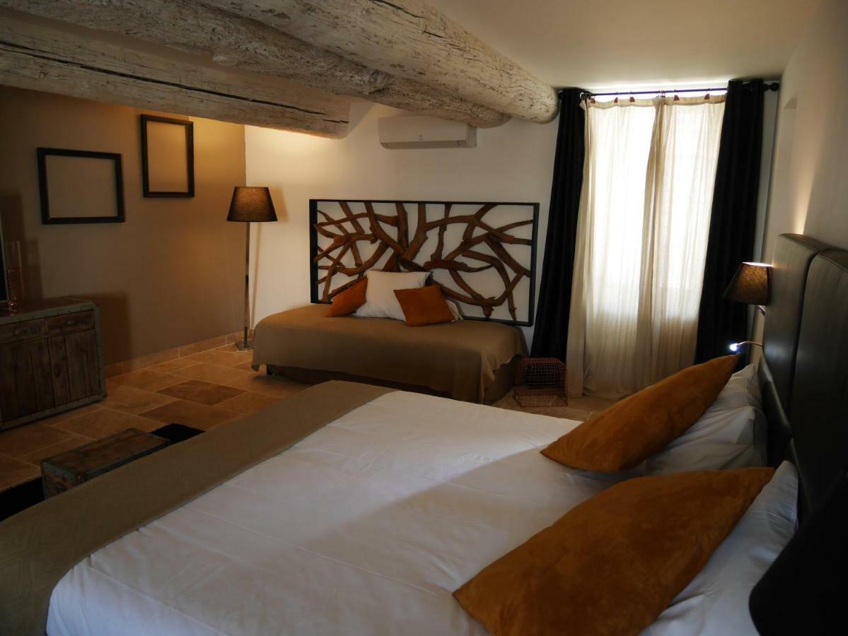 Mas Du Grand Bordes Bed & Breakfast Saint-Laurent-dʼAigouze Exterior foto