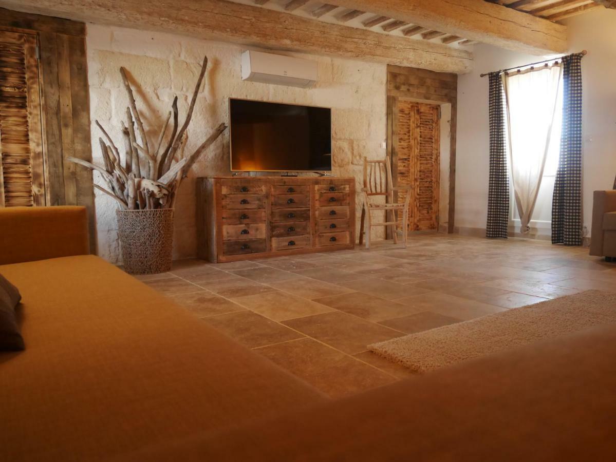 Mas Du Grand Bordes Bed & Breakfast Saint-Laurent-dʼAigouze Exterior foto