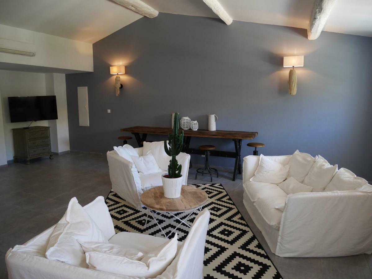 Mas Du Grand Bordes Bed & Breakfast Saint-Laurent-dʼAigouze Exterior foto
