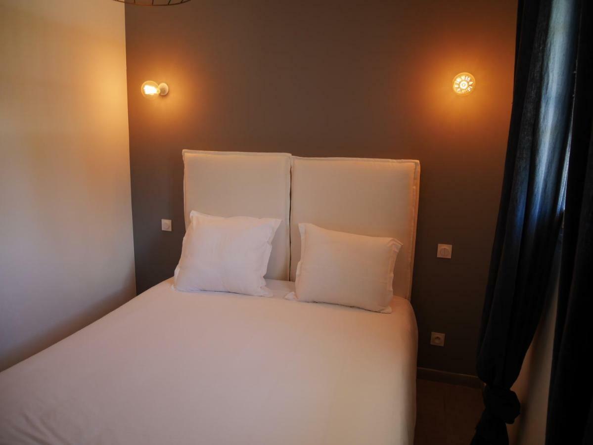 Mas Du Grand Bordes Bed & Breakfast Saint-Laurent-dʼAigouze Exterior foto